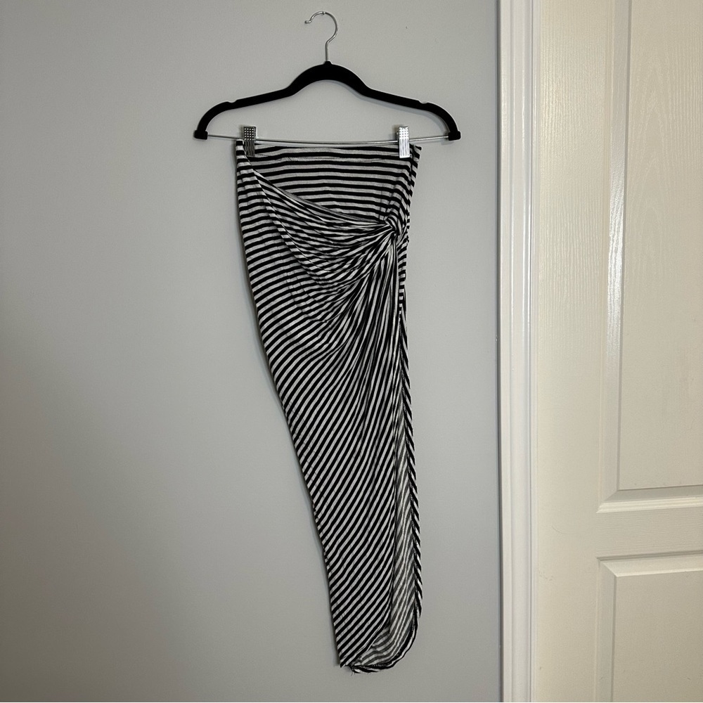 ❄️ Ardene Black & White Asymmetrical Skirt​​​​​